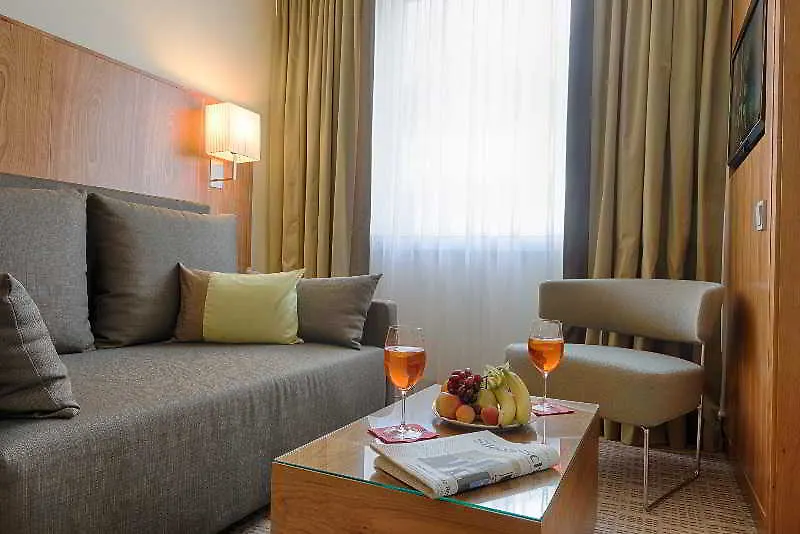 K+K Hotel Am Harras Münih 4*,
